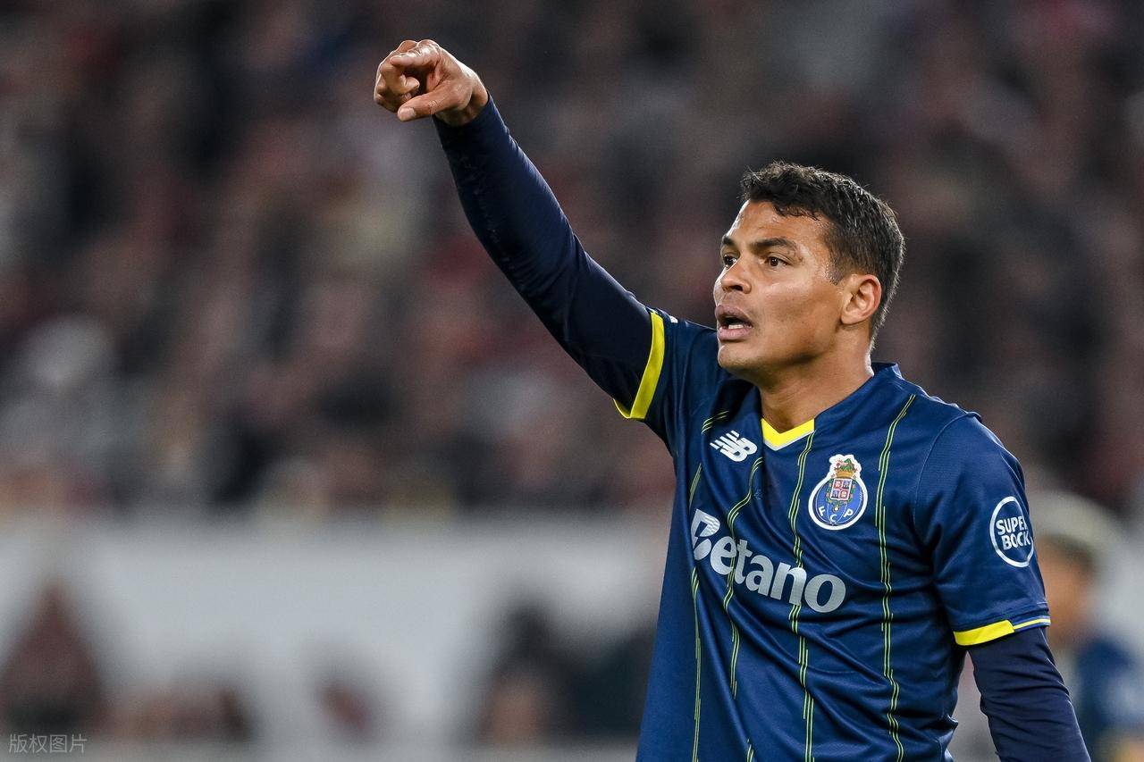 欧联：2-1击败德甲第4，穆帅争冠劲敌占先机，18岁葡萄牙新星破门